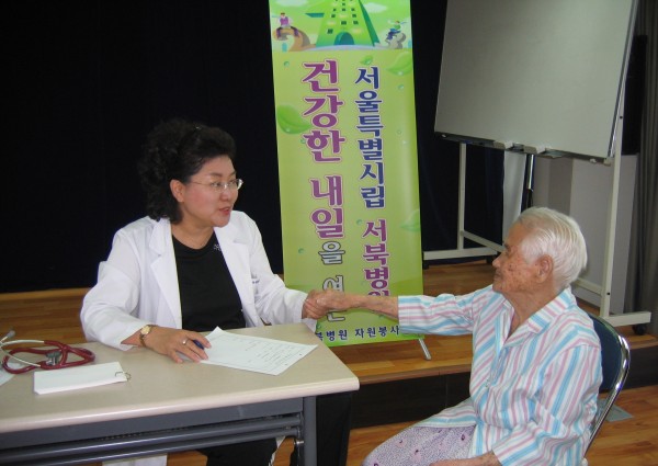 제 2차 시립서북병원 자원봉사단 무료검진 실시 이미지