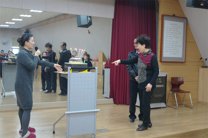 [사회교윳]  사교댄스 이영춘강사 칠순 축하 케익지급 이미지