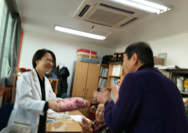 [자원개발] 촉탁의 선생님 감사 선물 전달 이미지
