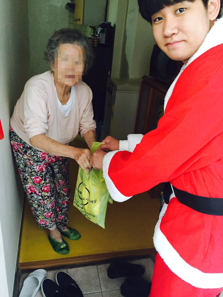 [재가복지] 크리스마스 특식 및 SK이노베이션 연계 온누리상품권 지급 이미지