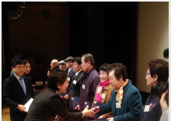 불기 2559년 부처님오신날 맞이 연등달기 이미지